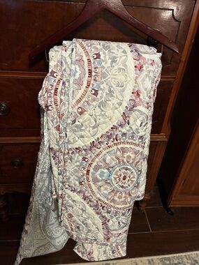 Curio Collection 3 Piece Super Soft Gray & Pink Medallion King Quilt